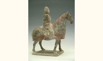 null WIE (386 - 557 ap. J.C.)
Cavalier casqué vêtu d'un manteau ample, sur sa monture...