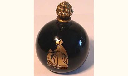 null Jeanne LANVIN, boule noire en verre opaque décoré à l'or du logo de Jeanne Lanvin...