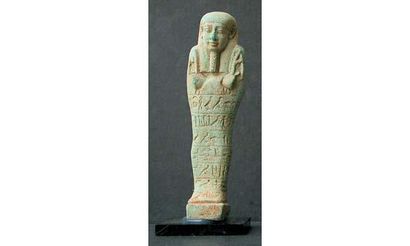 null EGYPTE
Oushebti, fritte bleue, inscrit de hiéroglyphes au nom du prêtre Gem...