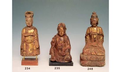 null MING (1368-1643 ap. J.C)
Kwan in assise en bois sculpté polychrome et dorure....