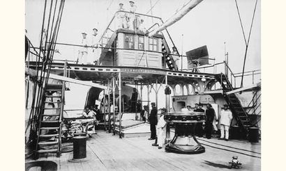 null ANONYME - " Sur le pont d'un navire de guerre vers 1880 "
Beau tirage d'époque....