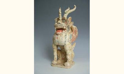 null Archéologie Chinoise Tang (618 - 907 ap. J.C.) 
Chimère assise à la gueule ouverte,...