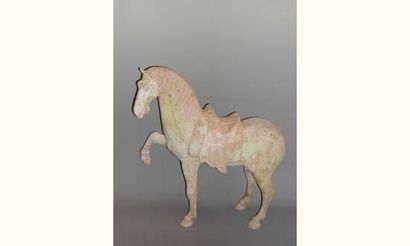 null TANG (618 - 907 ap. J. C. )
Cheval à la patte levée « Prancing horse » en terre...