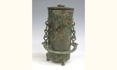null HAN (206 av. 220 ap. J.C.)
Vase tripode de forme cylindrique avec couvercle,...