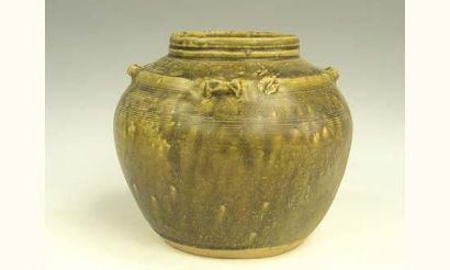 null JIN OCCIDENTAUX (265 - 316 ap. J.C)
Vase Guan en terre cuite à glaçure verte...