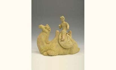 null SIX DYNASTIES (420 - 589 ap. J.C)
Dame de cour amovible, assise sur son chameau...