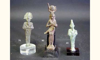 null EGYPTE
Osiris en bronze coiffé de la couronne blanche.
Basse Epoque.
H : 7,5...