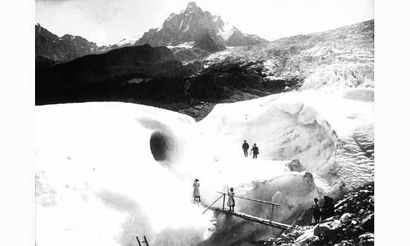 null TAIRRAZ Joseph, Chamonix vers 1880. 

Promeneur sur les sérracs de la Mer de...
