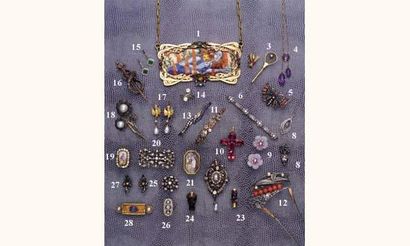 null 1. PENDENTIF en or et émail sur cuivre, saphirs, grenats, turquoise, perles...