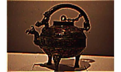 null Dynastie des Royaumes Combattants (453-221 av. JC) exceptionnel vase "He" tripode...