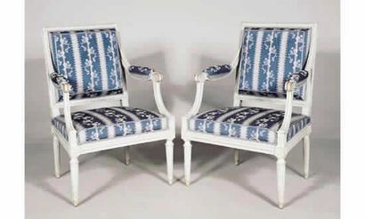null Belle paire de fauteuils à dossier plat carré en bois laqué blanc sculpté de...