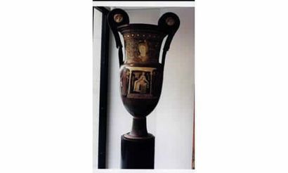null (GRANDE GRECE IVè-IIIè av.J.C.)
Cratère à volutes en céramique vernisséé noire...