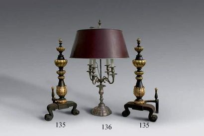 null Grande lampe bouillotte en bronze argenté.
Style Louis XV
H. 88 cm.