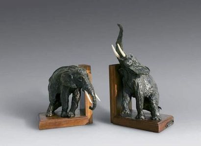 null Ary BITTER (1875-1960)
Paire de serre-livres « Eléphants » en bronze de patine...