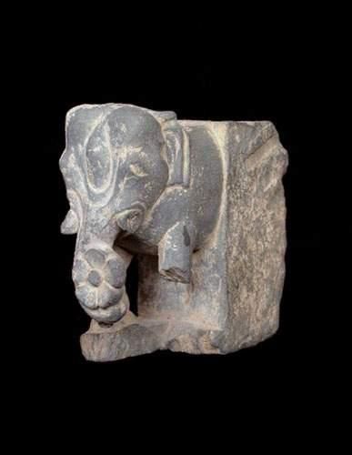 null ART GRECO-BOUDDHIQUE DU GANDHARA (Ier - Vème siècle ap. J.C.)
Protomé d'éléphant....