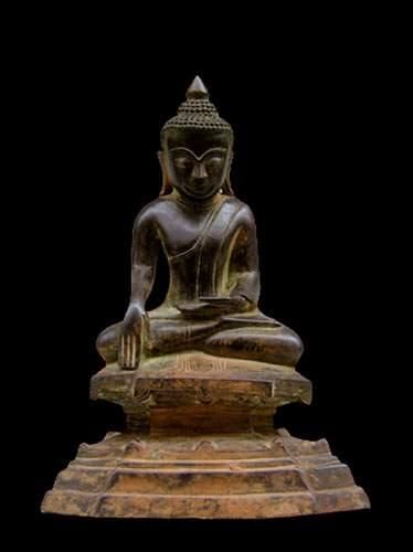BIRMANIE -Thaïlande
Bouddha assis sur un...