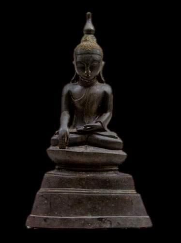 null BIRMANIE -Thaïlande
Bouddha assis, les mains dans la position de la prise de...