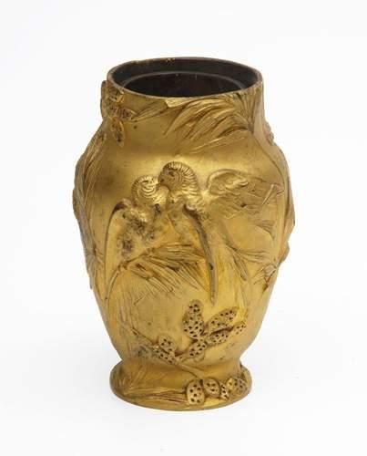 null Paul BOUVIER (XIX-Xxe siècle)
Vase ovoïde en bronze ciselé et doré à décor d'un...