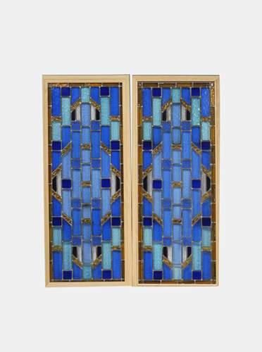 null Travail FRANÇAIS
Suite de six vitraux à décor géométrique à dominante bleue.
Chaque...