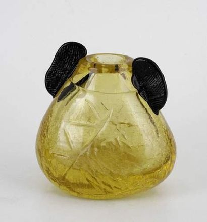 null Jean- Paul van LITH (né en 1940)
Vase jaune à ailettes noires cristallin soufflé...