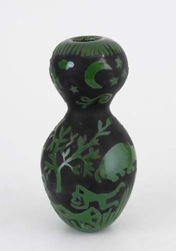 null Marie DUCATI
Vase étranglé, vert et noir, soufflé au Cirva, à décor d'animaux...
