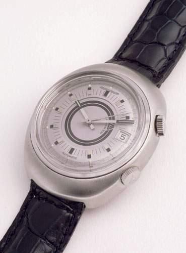 null JAEGER-LeCOULTRE (Memovox Auto. Buttée), vers 1970
Montre ovale grande ouverture...