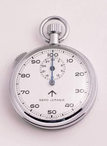 null LEMANIA (Chronomètre Nero), vers 1960
Chronomètre militaire de poche chromé...