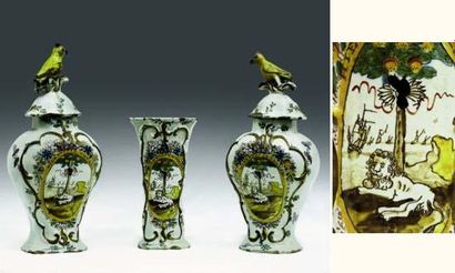 null DELFT (fabrique de la Hache de porcelaine)
Garniture composée de trois vases...
