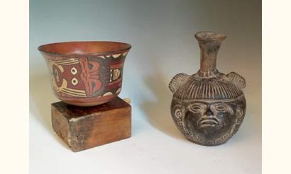 null Culture CHIMU - Pérou.
1100 - 1400 après J.C.
Vase à double têtes.
Céramique...