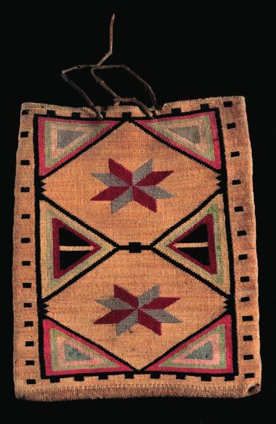 null Sac - Nez-Percé - Plateau Vers 1880 Spathes de maïs, laine et cuir Sac à décor...