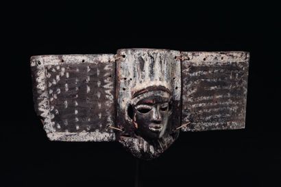 null Masque tryptique Ibibio Eket Nigeria Bois polychrome MASKER, IBIBIO EKET. Nigeria...