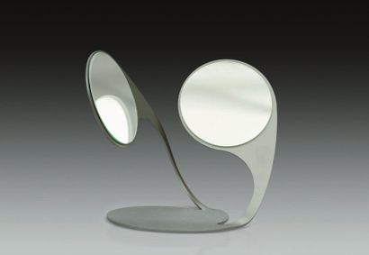 Bieke Hoet Prototype Miroir «Twist». Double miroir en aluminium gris. 2004. On y...