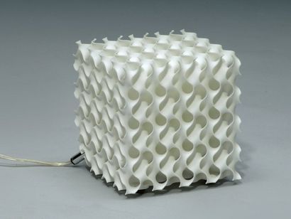 Bathsheba Grossman Prototype Lampe de table 'Gyroid'. Corolles constituant un cube...