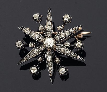 null Magnifique broche étoile richement ornée de diamants brillantés (TA) et taillés...