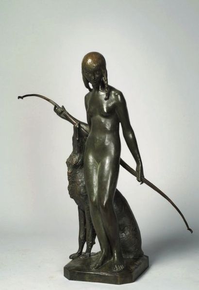 Ary Bitter (1883-1973) Jeune femme au lévrier Bronze à patine verte. Signé. Fonte...