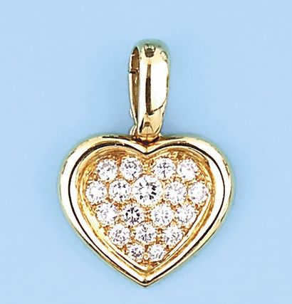 null Pendentif "Coeur" en or jaune pavé de diamants. P. 11g.
