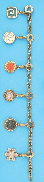 BULGARI Bracelet en or jaune orné de six "CHARMS" en or sertis de diamants, nacre,...