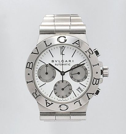 BVLGARI "BVLGARI". Bracelet-montre chronographe en acier. Cadran blanc à trois compteurs....