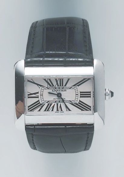 CARTIER «DIVAN». Montre de poignet en acier. Cadran guilloché. Trotteuse centrale....