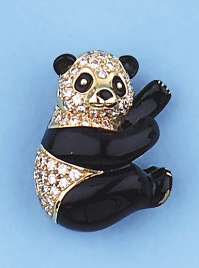 null Broche Panda en or jaune et émail noir sertie de diamants. Signée VCA N° B 7283-15....