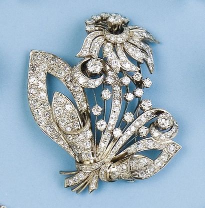 null Broche "Fleur" en or gris 14k entièrement sertie de diamants. P. 24,1g.