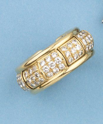 MARINA B Bague jonc en or jaune pavée de diamants. Signée M.B. P. 9g.