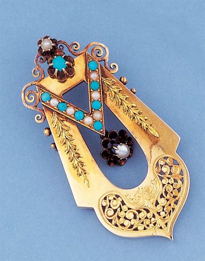 null Parure comprenant : une broche pendentif et une paire de boucles d'oreilles...