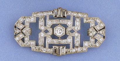 null Broche "Trembleuse" en or jaune et argent entièrement sertie de diamants de...