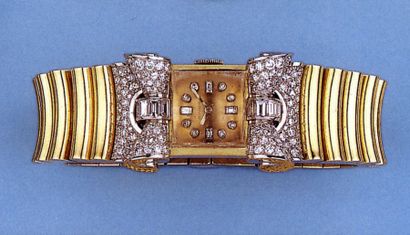 MOVADO Bracelet montre de dame en platine et or jaune de marque Movado. Les attaches...