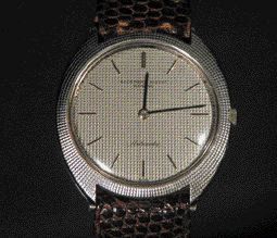 AUDEMARS PIGUET, vers 1970. Montre bracelet en or gris, boîtier tonneau guilloché...