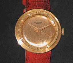 UNIVERSAL GENEVE N°1749254 vers 1955. Belle montre bracelet en or rose, boîtier rond,...