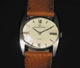 UNIVERSAL GENEVE N°842608 vers 1969. Montre bracelet tonneau carrée en acier avec...