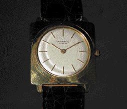 UNIVERSAL GENEVE Carré Galbé n°2268196 vers 1962. Montre bracelet carrée en or jaune,...