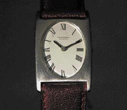 UNIVERSAL GENEVE Tonneau n°2508103 vers 1966. Montre bracelet de forme tonneau en...